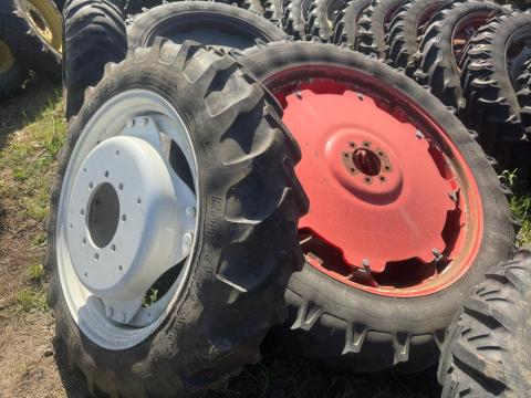 ÁPOLÓKERÉK,  MŰVELŐKERÉK GARNITÚRA CLAAS,  JOHN DEERE,  FERGUSON stb. TRAKTORRA 300/95R46 és 270/95r32,,, 12.4-46 és 11.2-32