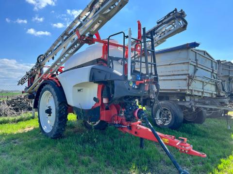 KUHN LEXIS vontatott vegyszerező