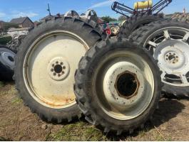ÁPOLÓKERÉK,  MŰVELŐKERÉK GARNITÚRA NEW HOLLAND,  FIAT stb. TRAKTORRA 320/90R46 és 270/95r32,,, 12.4-46 és 11.2-32