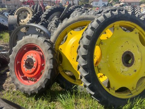 ÁPOLÓKERÉK,  MŰVELŐKERÉK GARNITÚRA 9.5-44, 9.5-28 JOHN DEERE,  CLAAS,  FERGUSON stb. traktorra 230/95R44 és 230/95R28