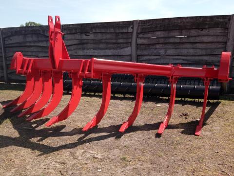 IH Kühne Case 9 késes talajlazító elmunkáló hengerrel,  1995-ös évjárat