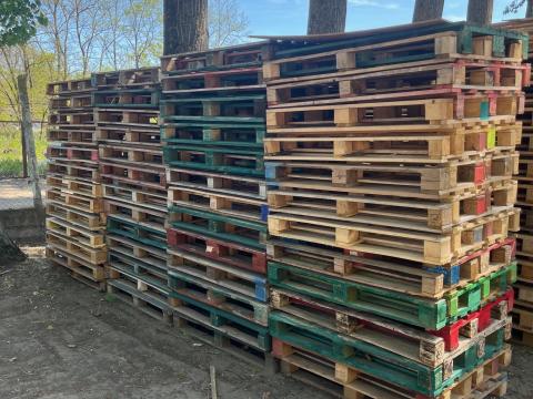 800 x 1200 mm-es használt,  festett rakodólapok