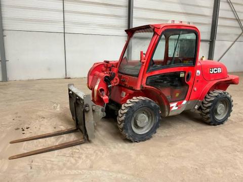 JCB 520-40 / 2013 / 3 825 h üzemóra / Lízing 20%-tól