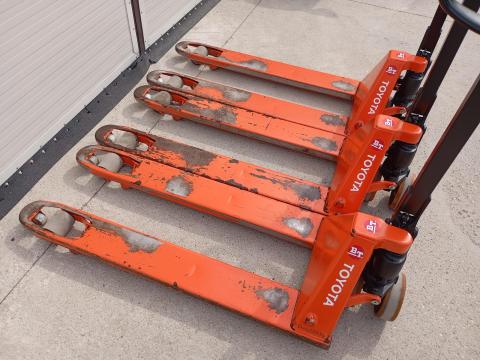 Toyota-BT, 2300 kg-ot emelő raklapemelő, raklap emelő béka