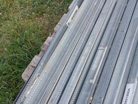 Kerítésoszlop, polcelem