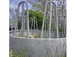 Szarvasmarha körbála etető,  itató