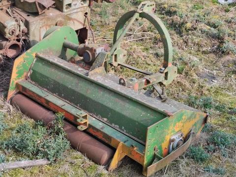 Vízszintes tengelyű szárzúzó,  mulcsozó