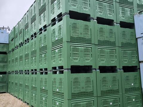 Nagy méretű műanyag gyümölcsládák eladók