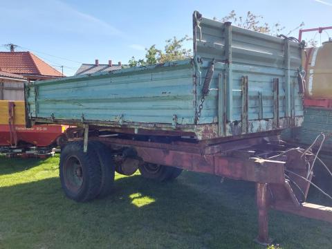 Eladó egytengelyes billenős pótkocsi