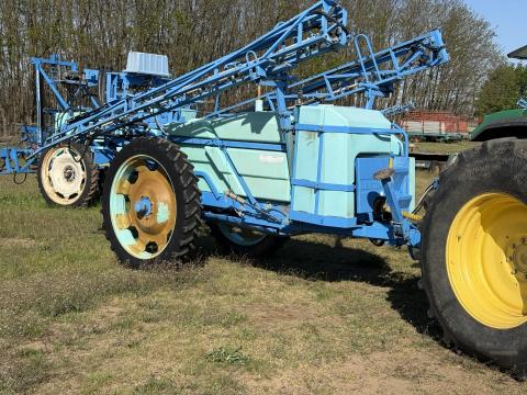 BERTHOUD 2000/21 vegyszerező, szántóföldi permetező