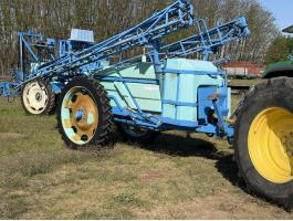 BERTHOUD 2000/21 vegyszerező,  szántóföldi permetező