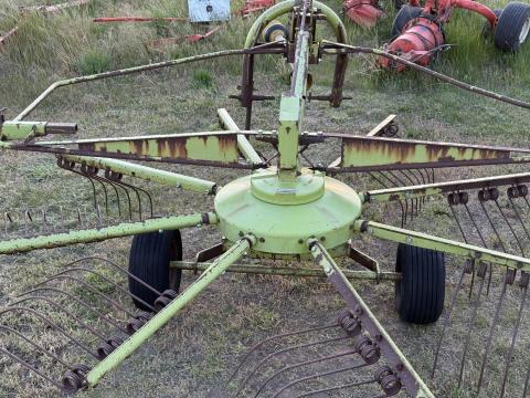 CLAAS függesztett rendképző, rendsodró, rendkezelő