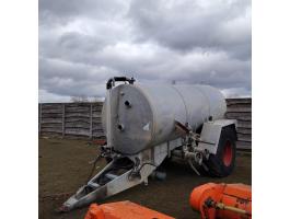 8000 literes lajt kijuttató kerettel,  horganyzott alváz és tartály