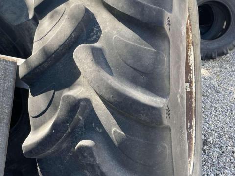 520/70R24 Alliance használt traktorgumi + Rába felni