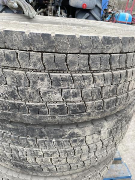 265/70R19.5 használt teherautó gumi