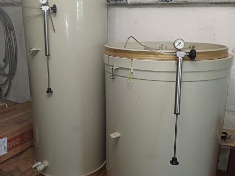 Borostartály úszófedeles eladó