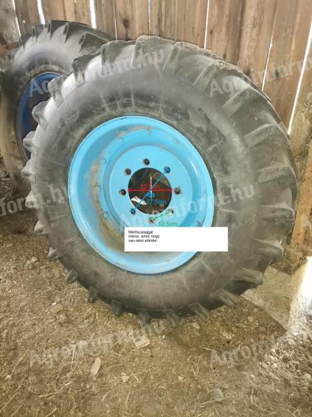 Traktor gumi és két komplett hátsó kerék eladó Zetor 3011, Zetor 5611, Zetor K25-re passzoló hátsó kerekek. Ajándék új gumival