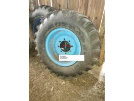 Traktor gumi és két komplett hátsó kerék eladó Zetor 3011, Zetor 5611, Zetor K25-re passzoló hátsó kerekek. Ajándék új gumival