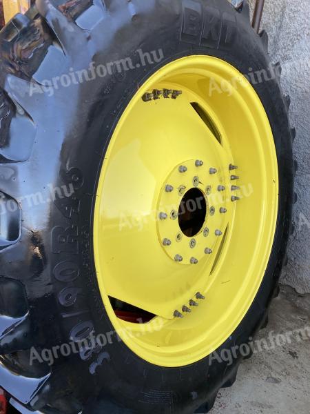 Állítható művelőkerék szett 320/85R34 és 380/90R46. John Deere 6135M-6195M,  6135R-6155R, 6530-6930 traktorokhoz,  BKT gumizással
