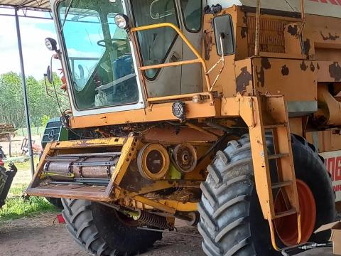 Claas Dominator 106