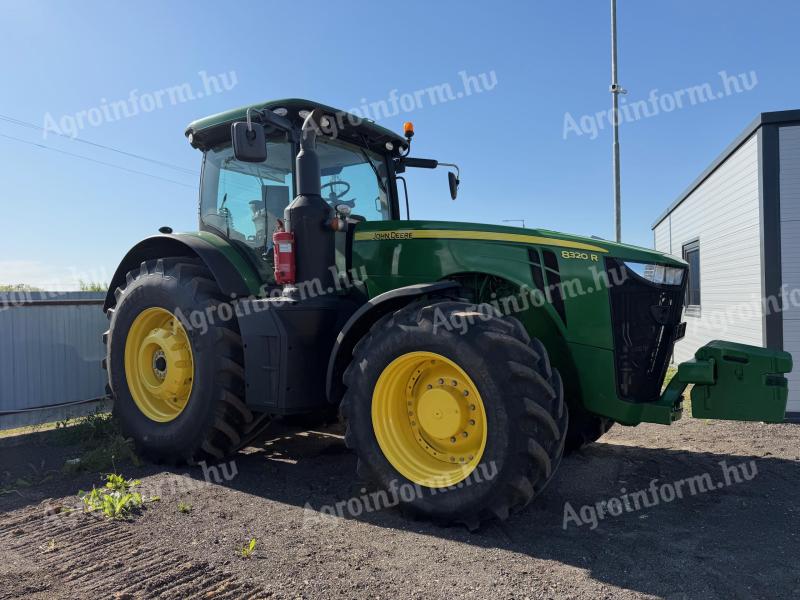 John Deere 8320R