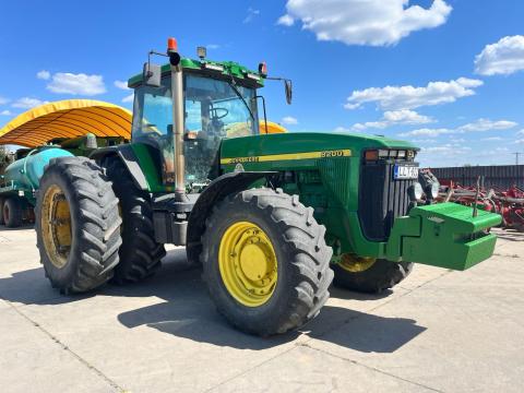 John Deere 8200