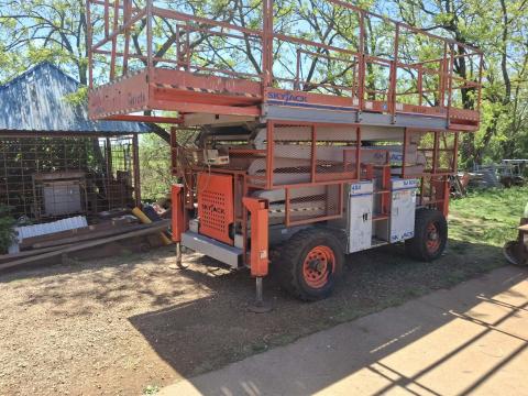 Hidraolikus ollós emelő,  SkyJack SJ 8841