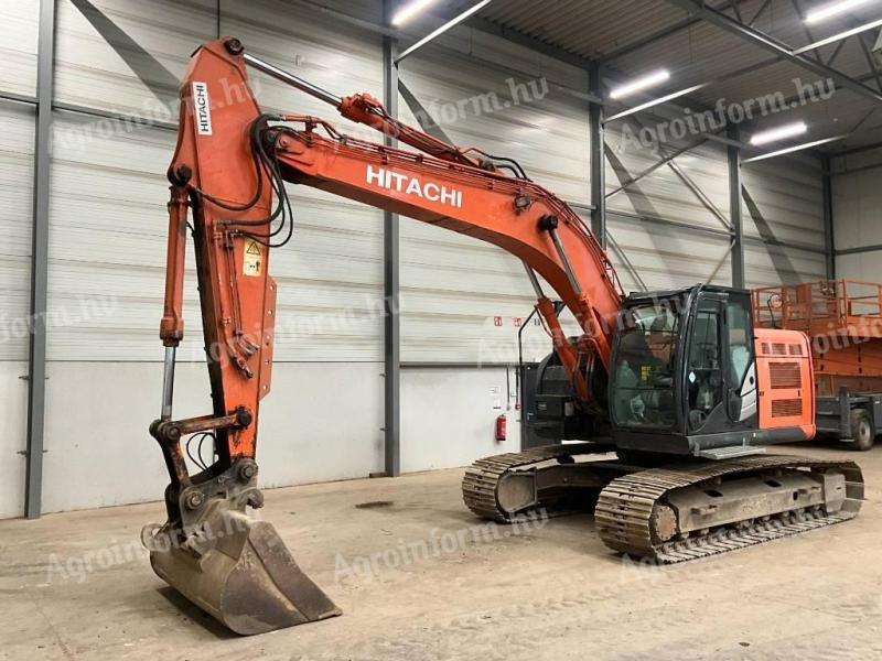 Hitachi ZX 225 US R LC-5B / 2014 / 10 681 üzemóra / Lízing 20%-tól