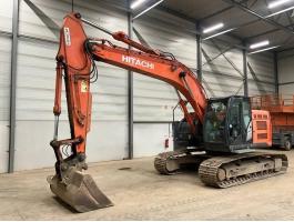 Hitachi ZX 225 US R LC-5B / 2014 / 10 681 üzemóra / Lízing 20%-tól