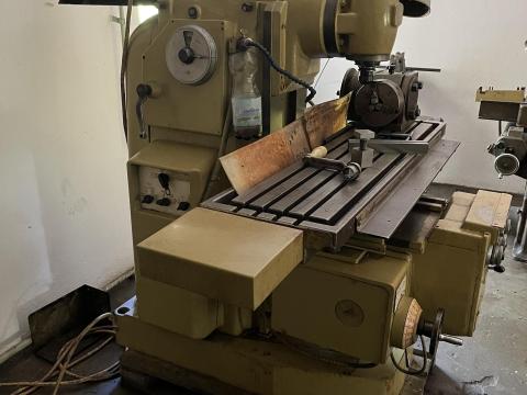 Német egyetemes marógép eladó – FU 250x1000, SK40, sok tartozékkal