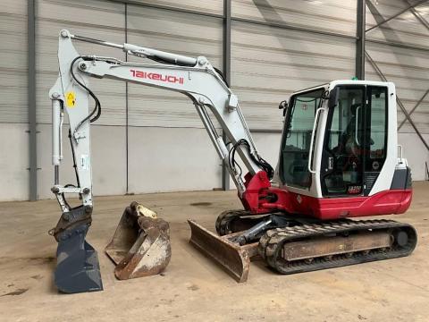Takeuchi TB 250 / 2019 / 2 688 üzemóra / Lízing 20%-tól