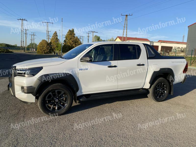Toyota Hilux Invincible Sport
