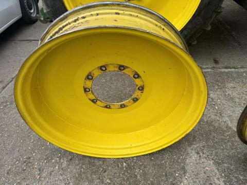 Eladó 2db 10x36 John Deere használt fix felni