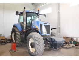 New Holland 8020 traktor tartozékokkal