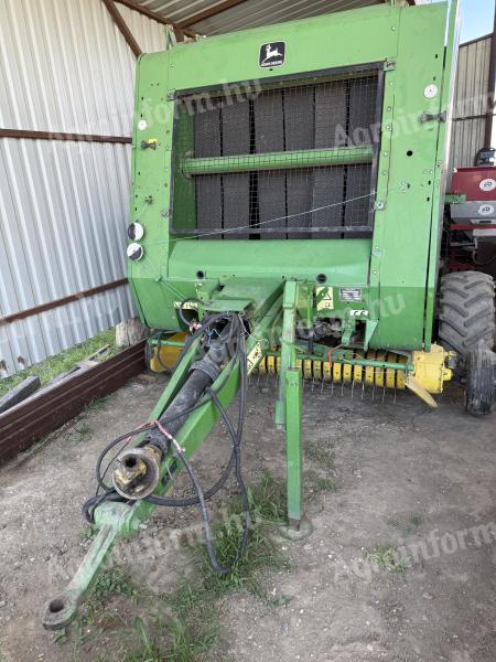 John Deere 570 körbálázó
