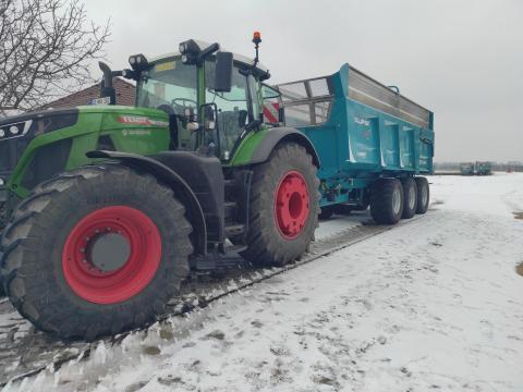 Siló Szilázs trágya hordás