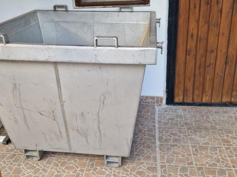 Rozsdamentes konténer