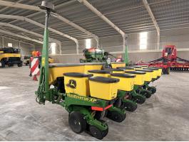 John Deere MaxEmerge 1750 szemenkénti vetőgép