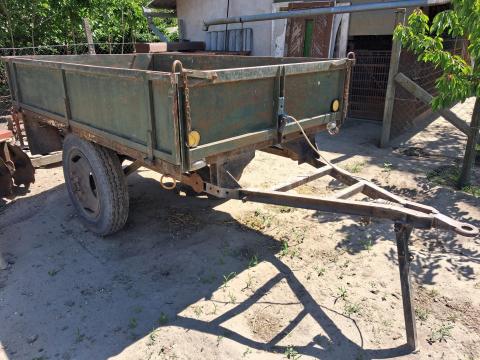 Traktor pótkocsi eladó
