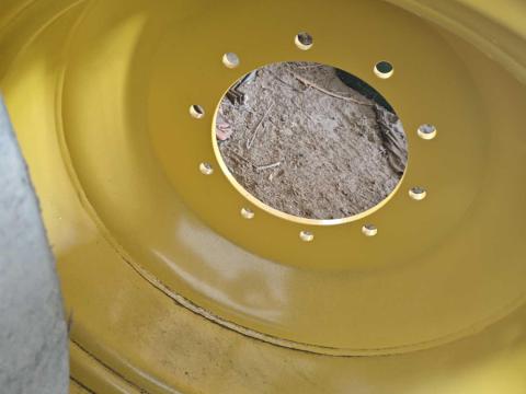 15x30-as 10 csavaros John Deere felni