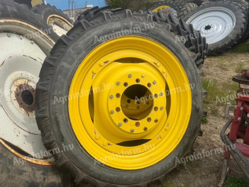 ÁPOLÓKERÉK,  MŰVELŐKERÉK GARNITÚRA JOHN DEERE,  NEW HOLLAND,  FERGUSON stb. 300/95R52 és 270/95R38,,,, 12.4-52 és 11.2-38