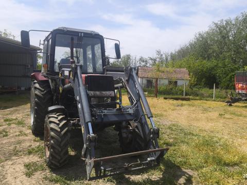 MTZ 820 + Metal Fach homlokrakodó