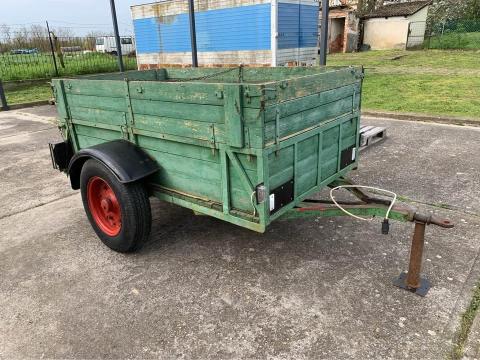 Kis traktor pótkocsi ráfutófékes, friss műszakival eladó Kis traktor pótkocsi ráfutófékes, friss műszakival eladó