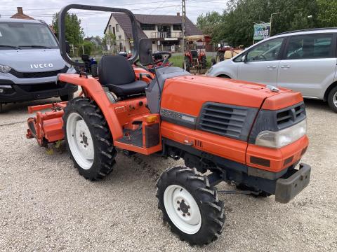 Kubota Grandel GL200 japán kistraktor talajmaróval, új gumikkal eladó Kubota Grandel GL200 japán kistraktor talajmaróval, új gumikkal eladó