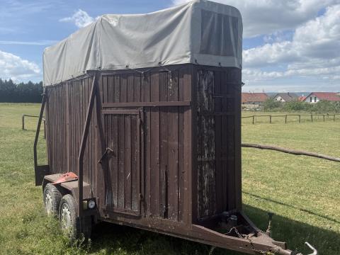 Kettes lószállító