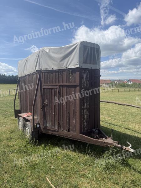 Kettes lószállító