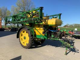 JOHN DEERE 624 PERMETEZŐ,  VEGYSZEREZŐ,  2400 LITERES,  27 MÉTERES SZÓRÓKERETTEL