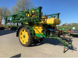 JOHN DEERE 624 PERMETEZŐ,  VEGYSZEREZŐ,  2400 LITERES,  27 MÉTERES SZÓRÓKERETTEL