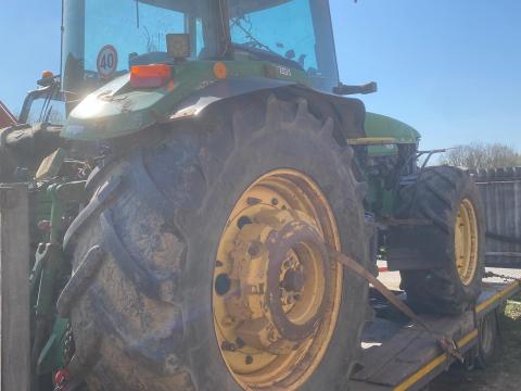John Deere 8200 bontott alkatrészek eladók