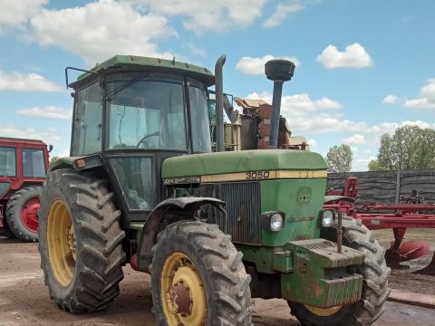 John Deere 3050, rendszám nélkül